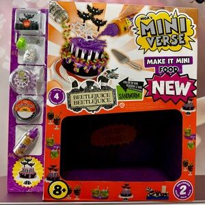 2024 Miniverse Halloween Beetlejuice Display box
